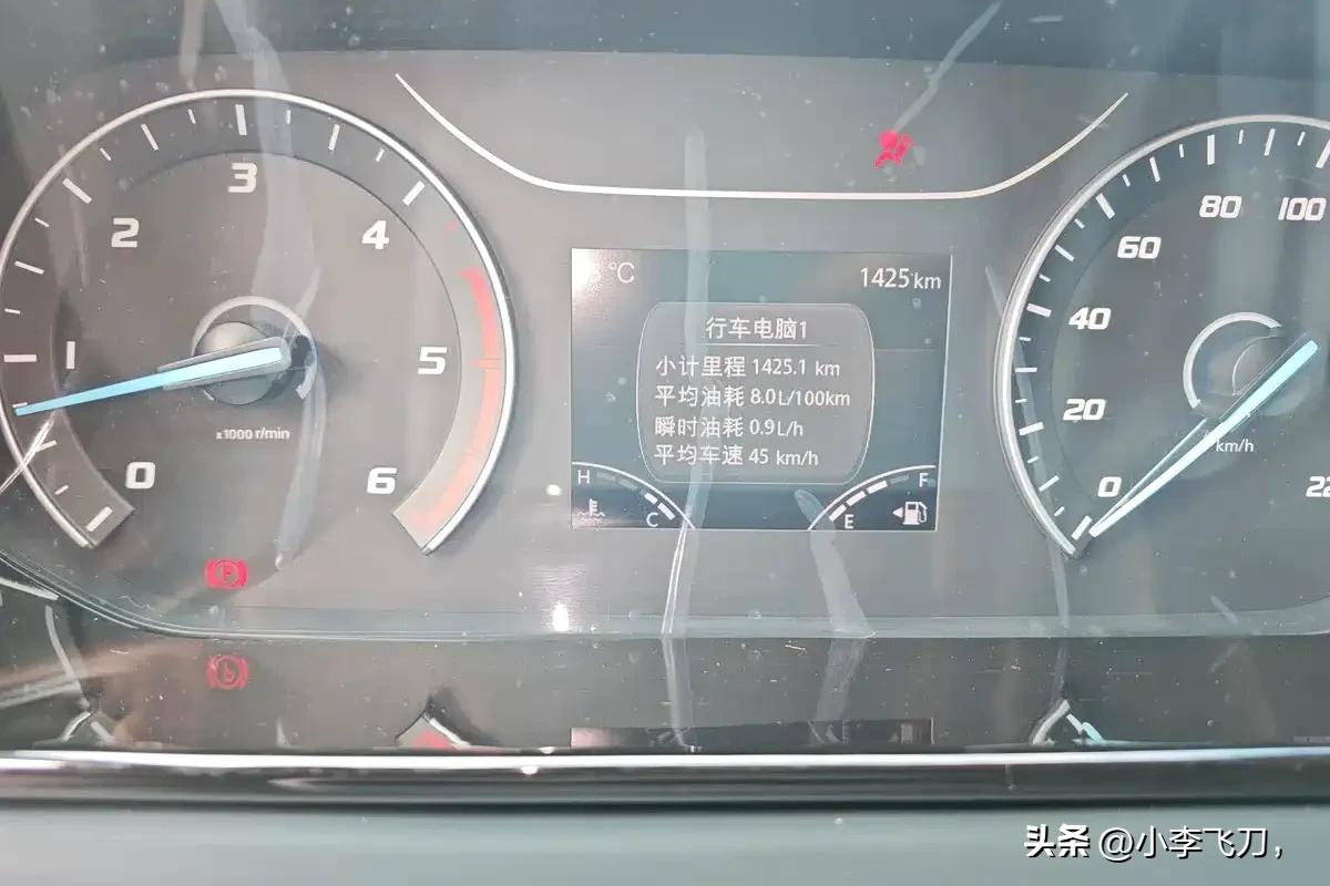 深度体验24款新全顺V362,优缺点全剖析(图6) 福特全顺四驱手动轻客车_新全顺V362空间宽敞灵活_新全顺V362外观设计