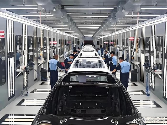 问界极氪崛起,奔驰宝马没救了?(图2) 中国卖不出去新车坟场_豪华车中国销量下滑趋势_传统豪华品牌市场份额萎缩