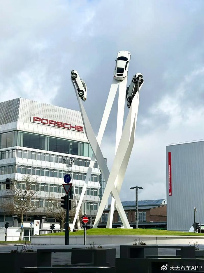 问界极氪崛起,奔驰宝马没救了?(图12) 豪华车中国销量下滑趋势_中国卖不出去新车坟场_传统豪华品牌市场份额萎缩