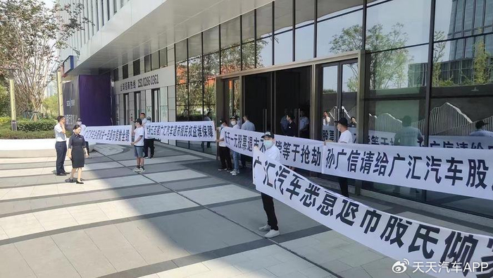 问界极氪崛起,奔驰宝马没救了?(图5) 豪华车中国销量下滑趋势_中国卖不出去新车坟场_传统豪华品牌市场份额萎缩