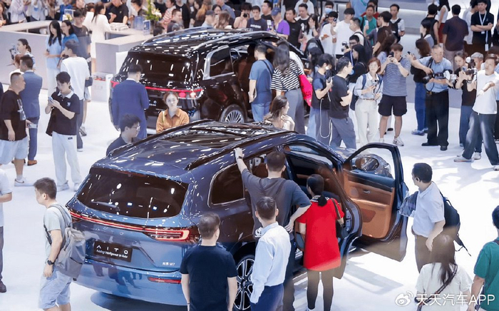 问界极氪崛起,奔驰宝马没救了?(图6) 豪华车中国销量下滑趋势_传统豪华品牌市场份额萎缩_中国卖不出去新车坟场