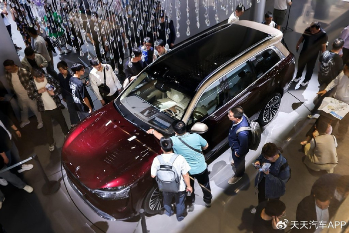 问界极氪崛起,奔驰宝马没救了?(图9) 传统豪华品牌市场份额萎缩_豪华车中国销量下滑趋势_中国卖不出去新车坟场