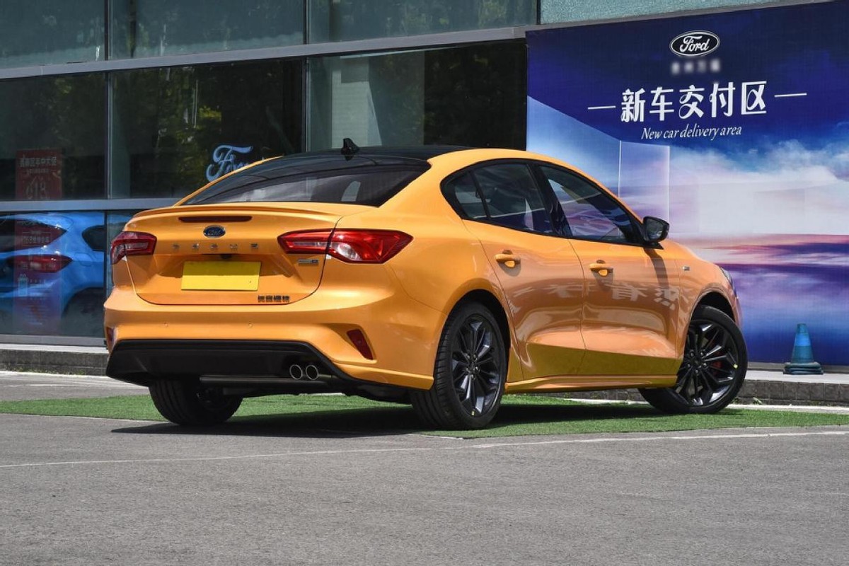 适合年轻人的高颜值家轿,配1.5T+6AT动力,操控强又省油,福克斯(图4) 福特福克斯两厢运动版_福克斯中改版ST Line外观_福克斯汽车配件