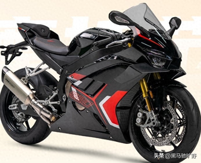 9万拿下三缸超跑 张雪硬核回应 820RR-RS顶配10万以下不可能
