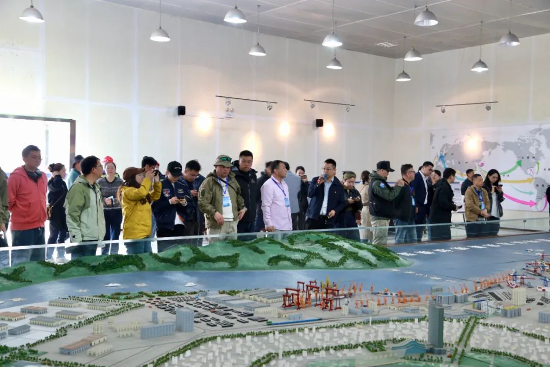 丹东东港海鲜批发市场_黄海水产品批发市场 北纬39度 海鲜王国_鸭绿江口湿地 世界自然遗产地 观鸟胜地