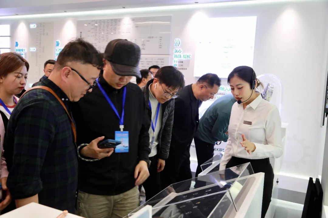 丹东东港海鲜批发市场_黄海水产品批发市场 北纬39度 海鲜王国_鸭绿江口湿地 世界自然遗产地 观鸟胜地