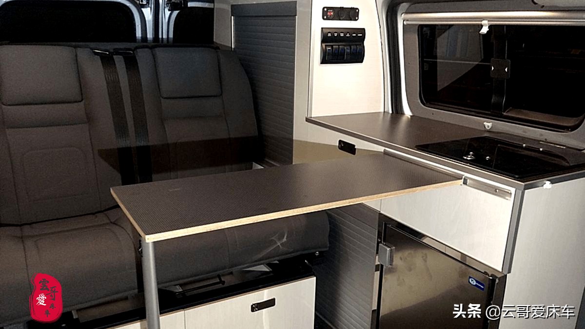日产NV200最适合改装的国际床车推荐给你(图10) mpv改床车自驾游论坛_日产NV200床车改装_日产NV200房车改装优势