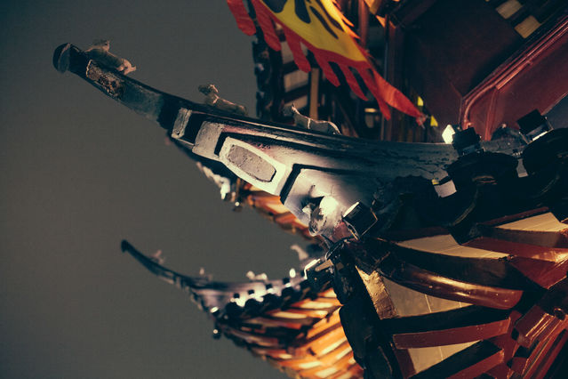 豫园老街小吃_豫园老街元宵赏花灯_九曲桥上看人头