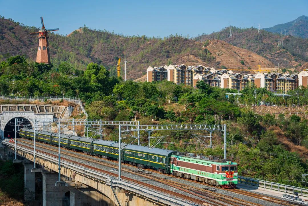 列车上的这些“神秘数字”,你能破解吗?(图2) 铁路客车车型车号标记_火车车辆检修标记_铁路客车车型车号代码