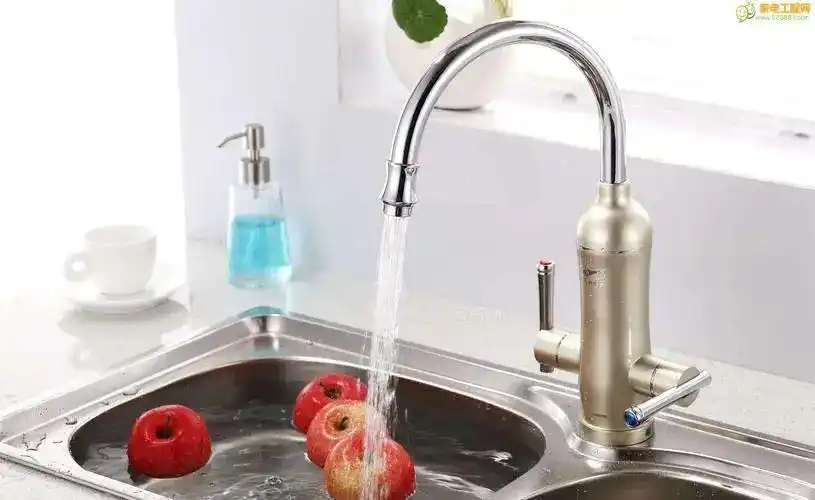 上海阿婆花千余元修热水器遭“无病乱修”？打“400”要防“李鬼”