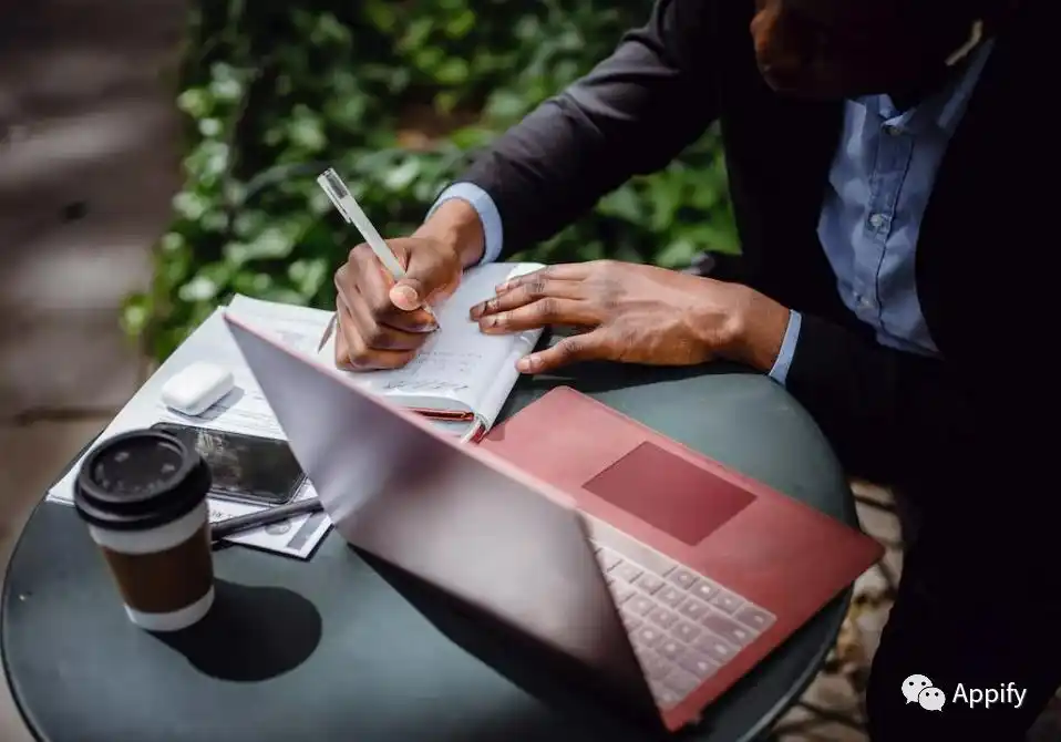 让我们谈一谈如何通过SEO赚钱（7种方式+示例）