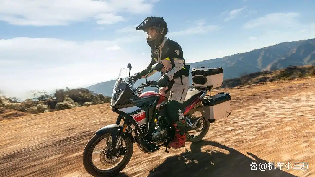 小排量摩托_宗申赛科龙RX250_RX250探索版与旅行版对比