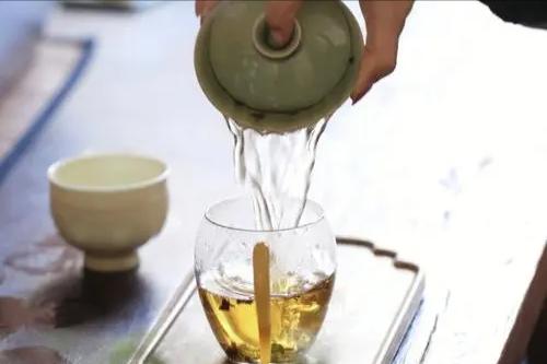 吃烧烤后喝茶好吗_中年人护肝绿茶_绿茶护肝功效