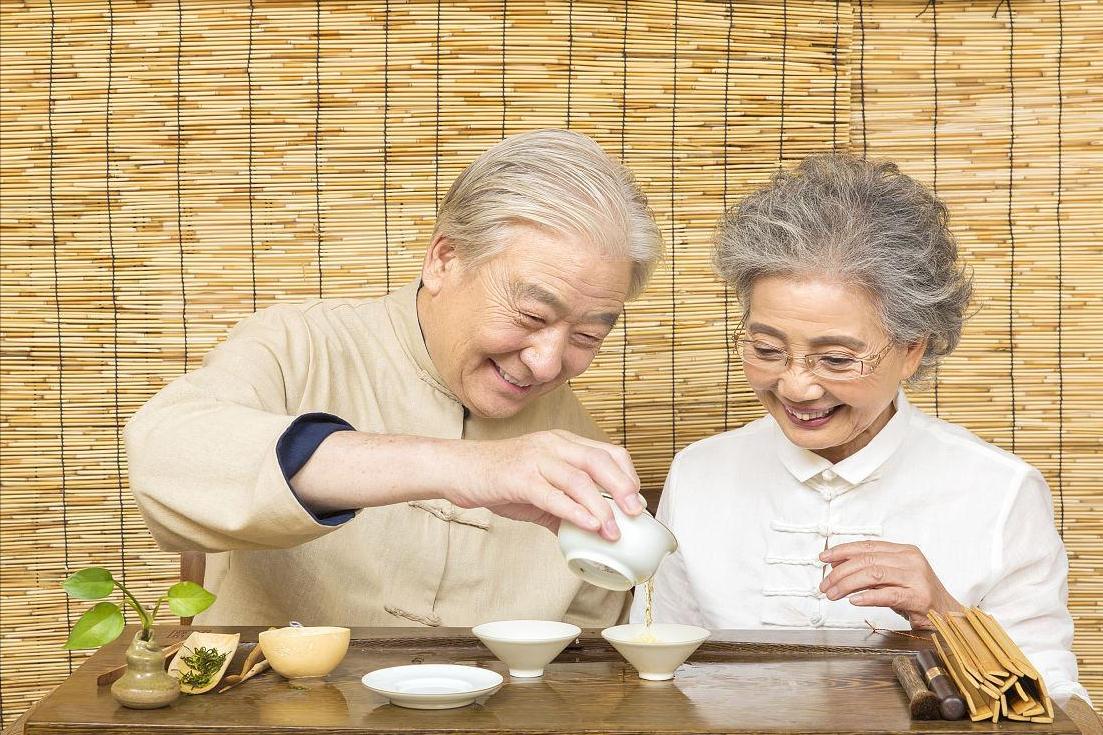 中年人护肝绿茶_绿茶护肝功效_吃烧烤后喝茶好吗