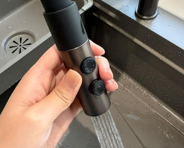 厨房装修细节改造_高柜升降技术_日式厨房装修风格图片