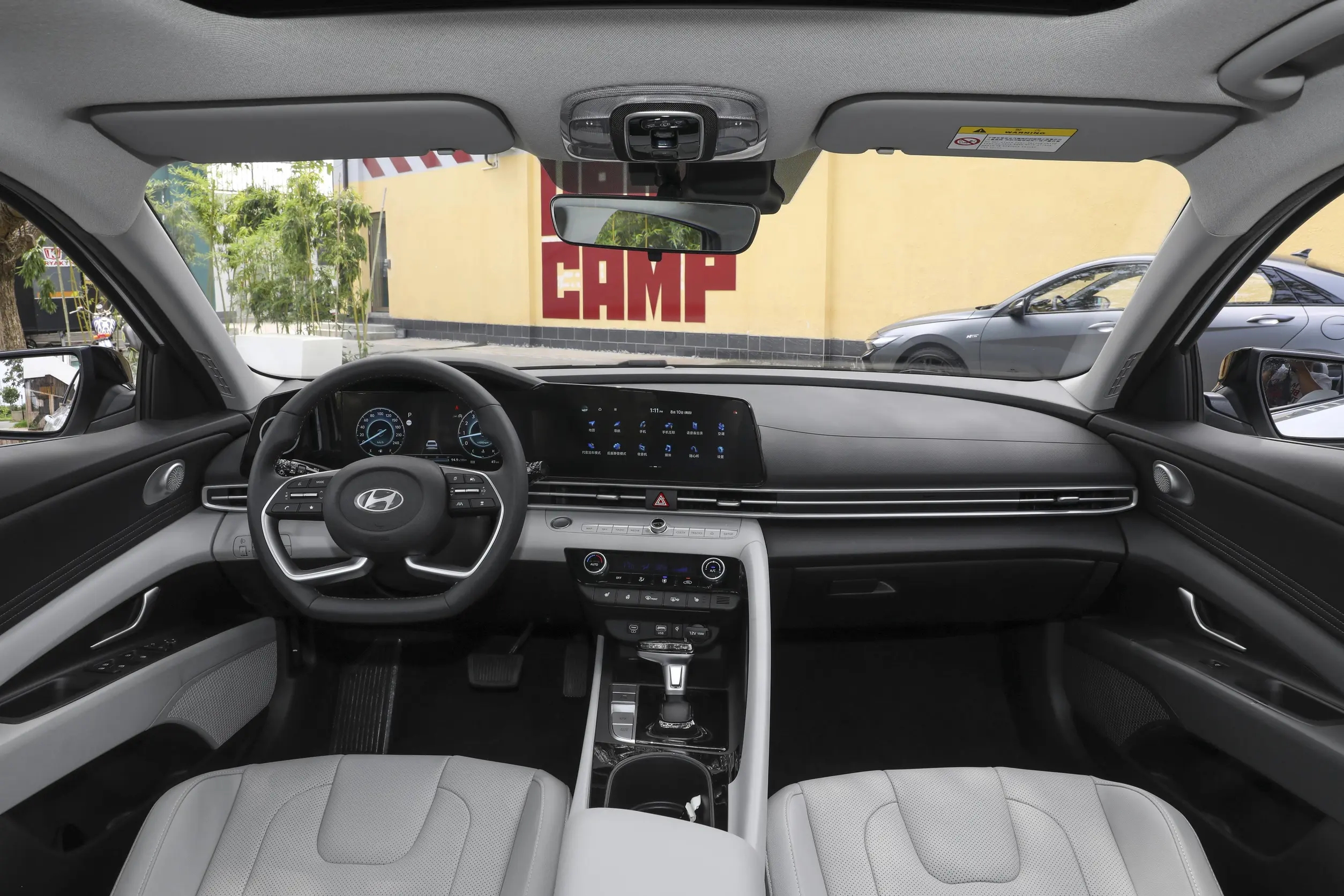 现代伊兰特与日产轩逸对比,同价位不同选择,到底选哪款?(图12) 现代伊兰特老款报价_伊兰特与轩逸车型对比评测 参数配置油耗安全性_伊兰特2023款1.5L CVT TOP旗舰版对比轩逸2024款1.6L CVT黑金版 市场价格车型分析