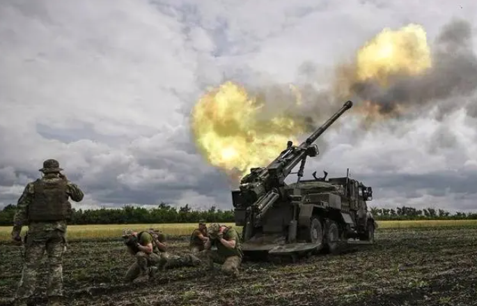 车载155毫米火炮_乌克兰2S22型155毫米车载炮_乌克兰版凯撒火炮