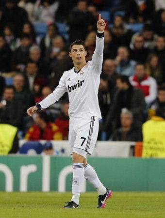 c罗卡卡皇马配合的阵容是什么「c罗刚进皇马的阵容是什么」