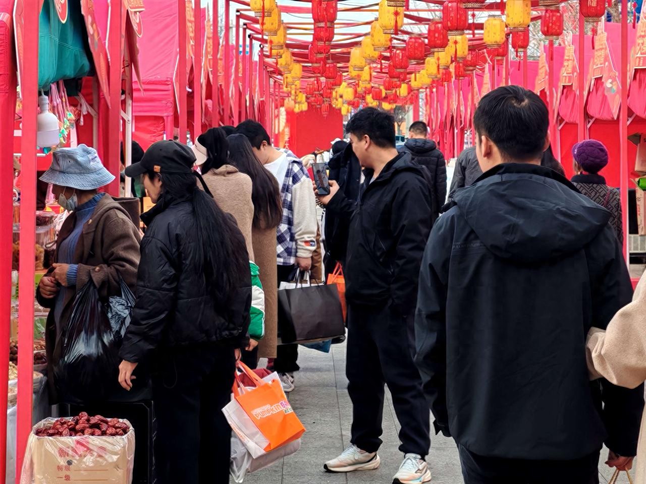 俊发新螺蛳湾蛇年春节年货市场_螺蛳湾零食批发商电话_昆明新螺蛳湾春节饰品批发