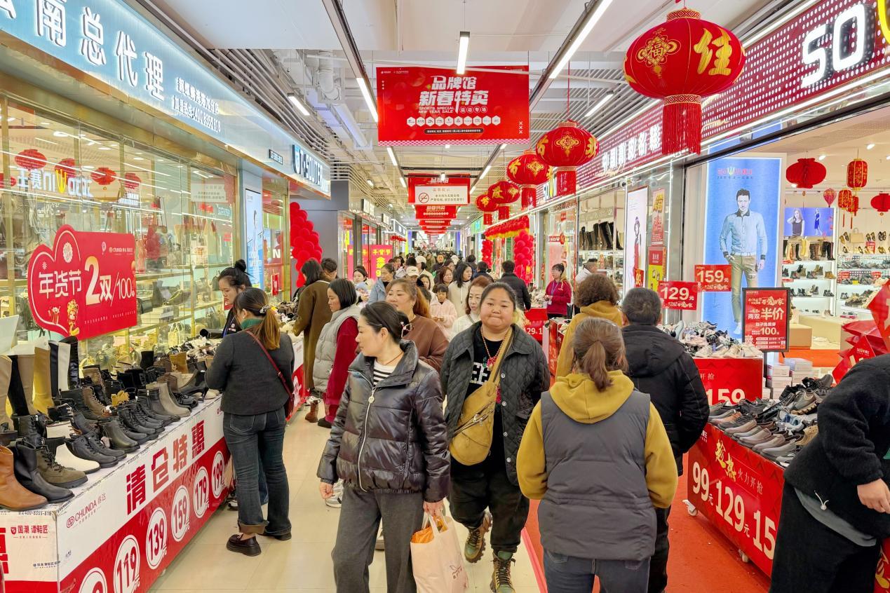 俊发新螺蛳湾蛇年春节年货市场_昆明新螺蛳湾春节饰品批发_螺蛳湾零食批发商电话