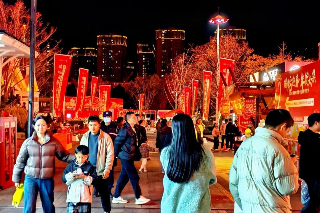 昆明新螺蛳湾春节饰品批发_俊发新螺蛳湾蛇年春节年货市场_螺蛳湾零食批发商电话