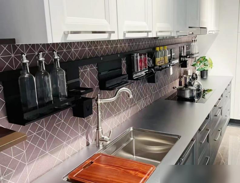 我家用了几年不锈钢橱柜,才发现:比木质的还香,耐用好看又实用(图2) 不锈钢橱柜优点_现代不锈钢橱柜选购指南_橱柜性价比