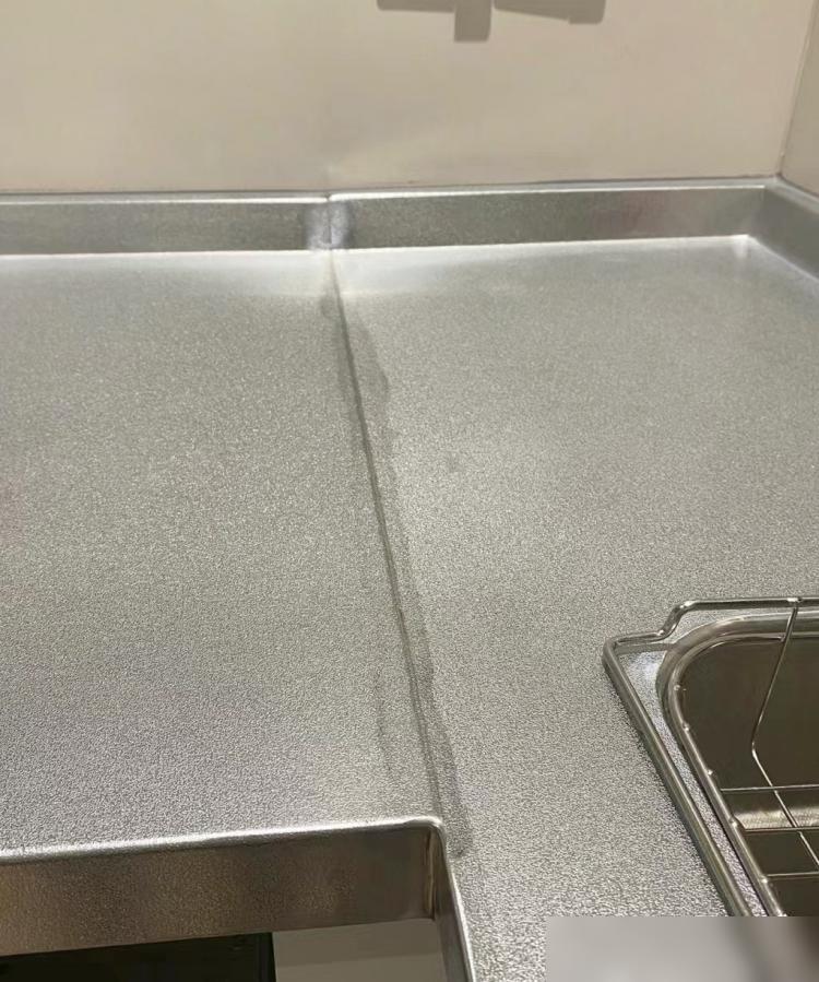 我家用了几年不锈钢橱柜,才发现:比木质的还香,耐用好看又实用(图11) 不锈钢橱柜优点_橱柜性价比_现代不锈钢橱柜选购指南