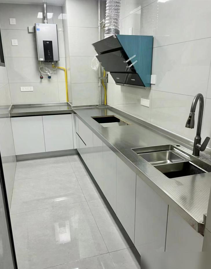 我家用了几年不锈钢橱柜,才发现:比木质的还香,耐用好看又实用(图10) 现代不锈钢橱柜选购指南_橱柜性价比_不锈钢橱柜优点