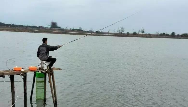 水库垂钓总没渔获,这些技巧试一试,想要空军都难(图6) 垂钓时间管理窝料准备_冷水型水库钓鱼技巧_水库钓大鱼技巧