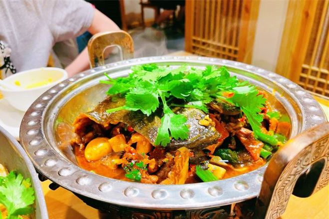 安徽“10大名菜”,你吃过几种?不愧属于八大菜系,实打实的好菜(图9) 安徽传统美食推荐_徽菜特色菜_火腿炖甲鱼是哪里名菜