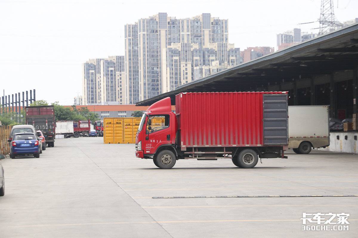 运营成本相差这么大？ 电车占绝对优势