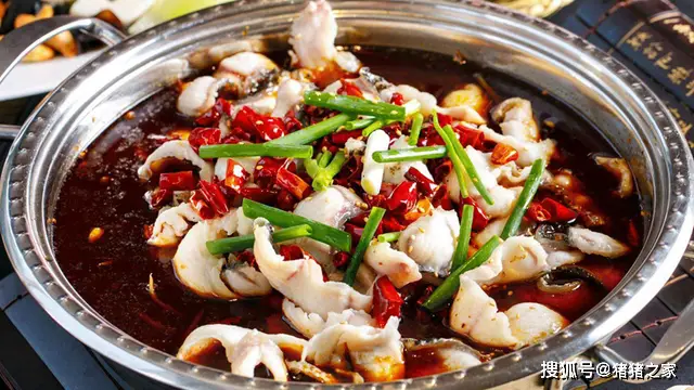 这才是水煮鱼的正确做法，鱼片滑嫩麻辣鲜香，好吃得停不下来