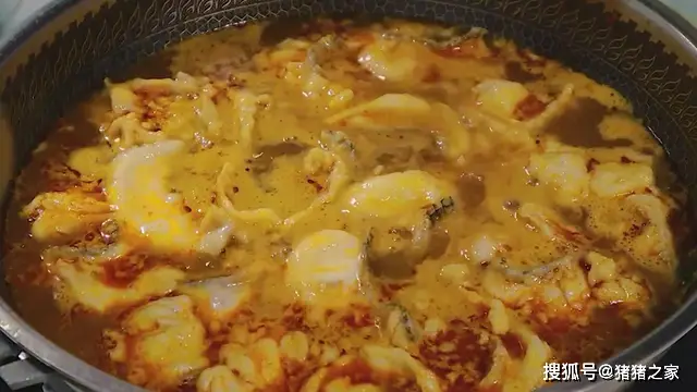 这才是水煮鱼的正确做法,鱼片滑嫩麻辣鲜香,好吃得停不下来(图7) 正宗川菜麻辣水煮鱼做法_水煮鱼做法_黑鱼水煮鱼教程