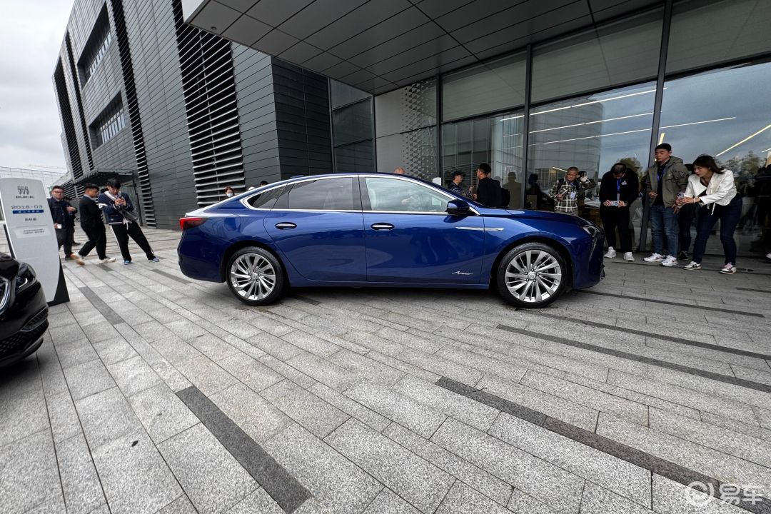 别克君越2025白金款上市 限时一口价15.99万起售(图4) 别克君越2025配置升级_别克君越2025白金款_君威2025款报价