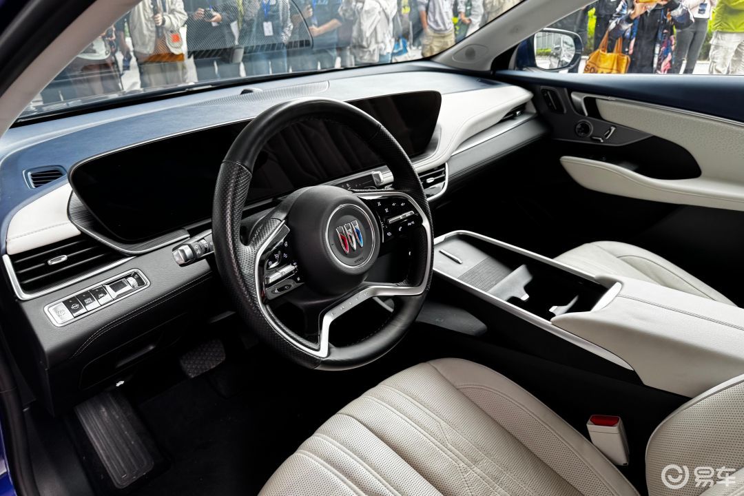 别克君越2025白金款上市 限时一口价15.99万起售(图6) 别克君越2025白金款_别克君越2025配置升级_君威2025款报价