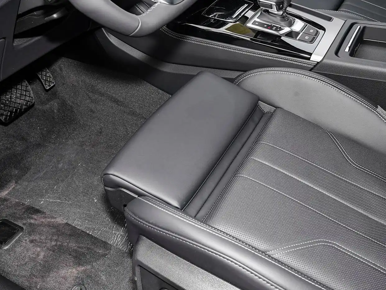 奥迪“大跳水”，前后5连杆，从近35万跌至25万，矩阵灯15雷达，拿出诚意