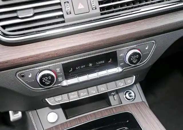 皆碑:降价12万的奥迪Q5L,是真香还是老古董?(图6) 25万购BBA中级SUV_q5奥迪报价2025款_奥迪Q5L降价12万