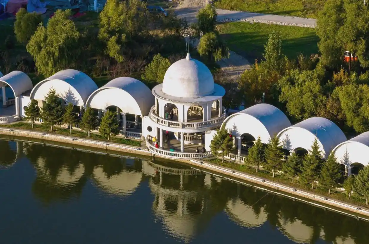 东北五A景区深度游:探寻伪满皇宫博物院与长白山之美(图10) 长白山景区建筑_东北首批5A景区_长白山四季特色旅游