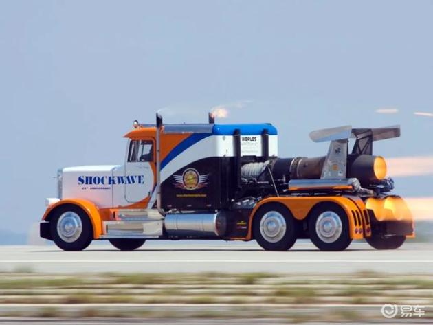 美国车都是这么玩，3米高的“大脚怪”车长这样