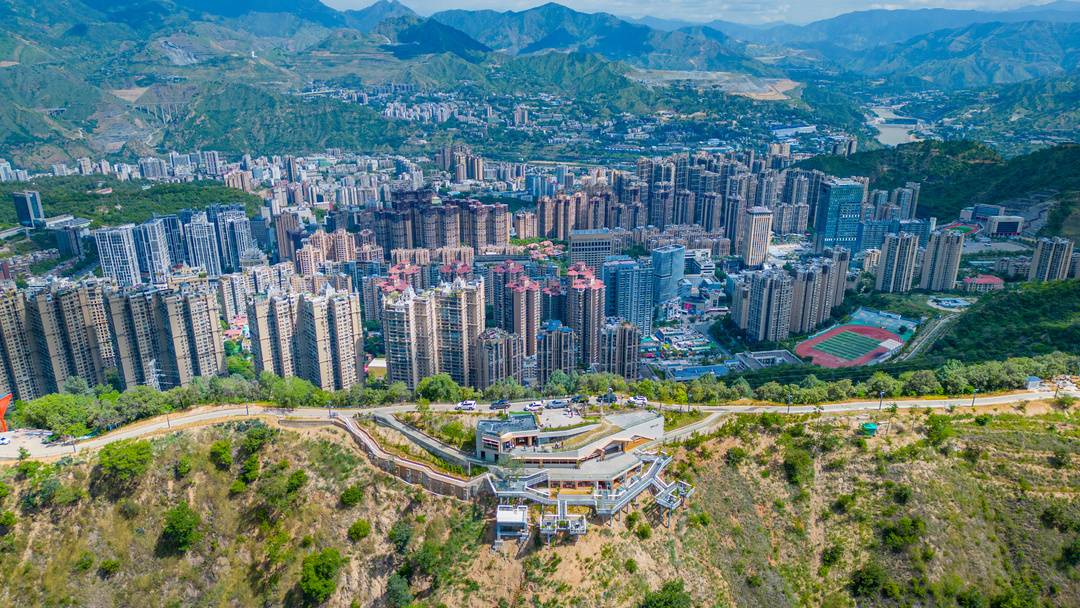 落笔“山海湖” 四川攀枝花走出“内涵式、集约型、绿色化”城市精明增长之路|万千气象看四川(图3) 阿署达四季花海景区旅游_攀枝花景点怎样游玩最合理_攀枝花山海湖公园