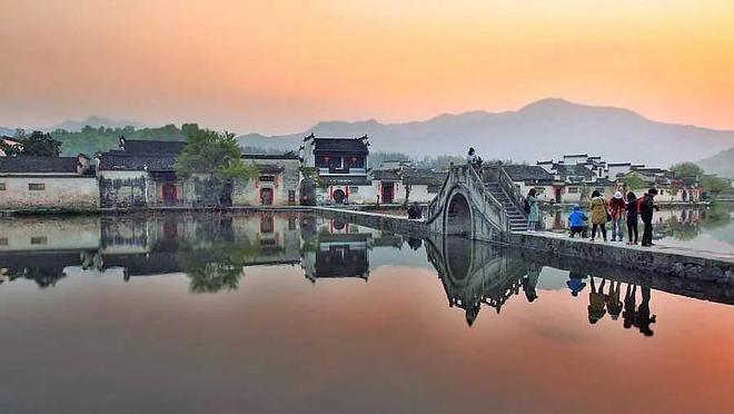 报团去黄山旅游4天大概多少费用,具体花费及景点介绍(图2) 黄山4日游攻略_黄山阿洁向导服务_黄山汽车客运总站电话