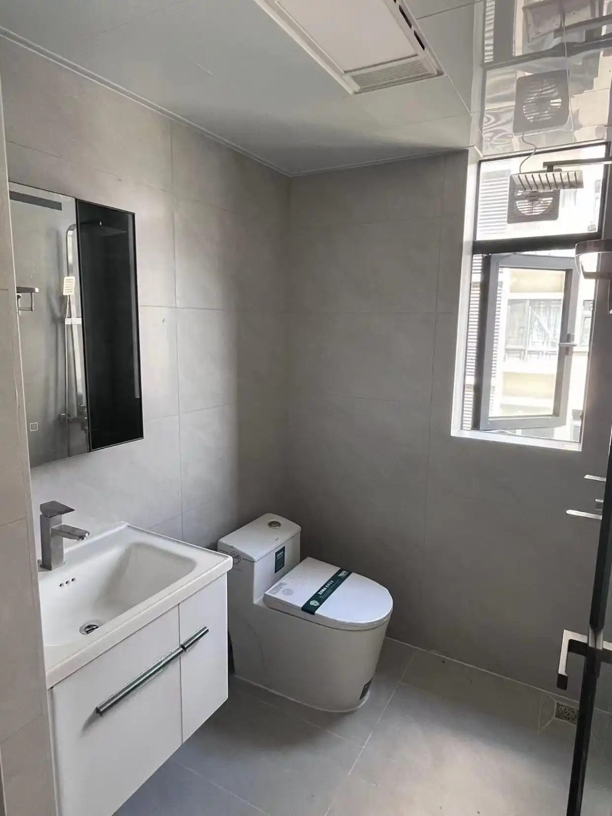 新房坚持不做吊顶,全屋家具进场效果还不错,先放着通风一段时间(图12) 小户型装修石膏线条代替吊顶_卫生间不吊顶图片_全屋定制柜子免拉手设计