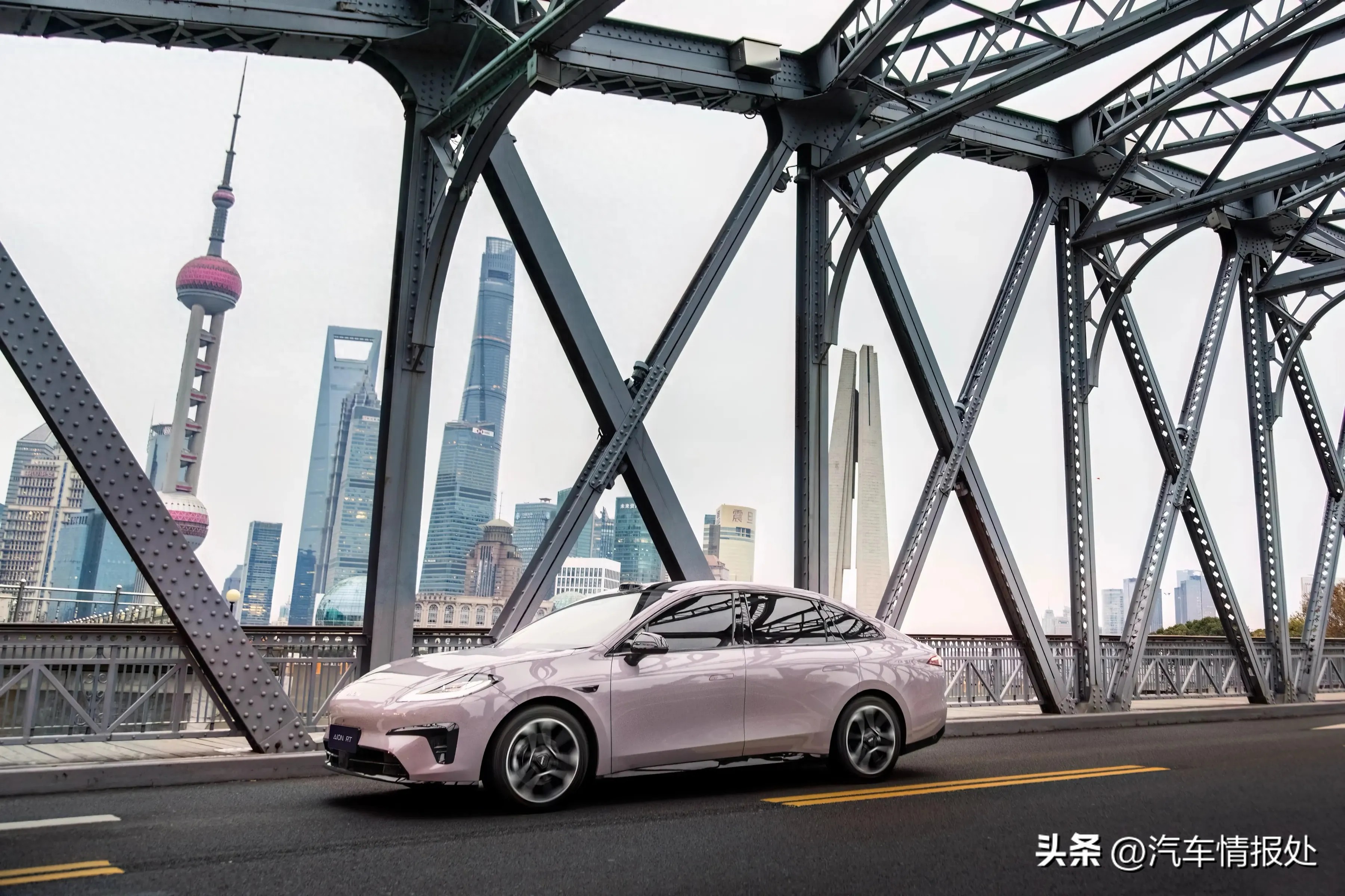 推荐10款10-15万降价力度最大的纯电轿车，看看哪款性价比更高