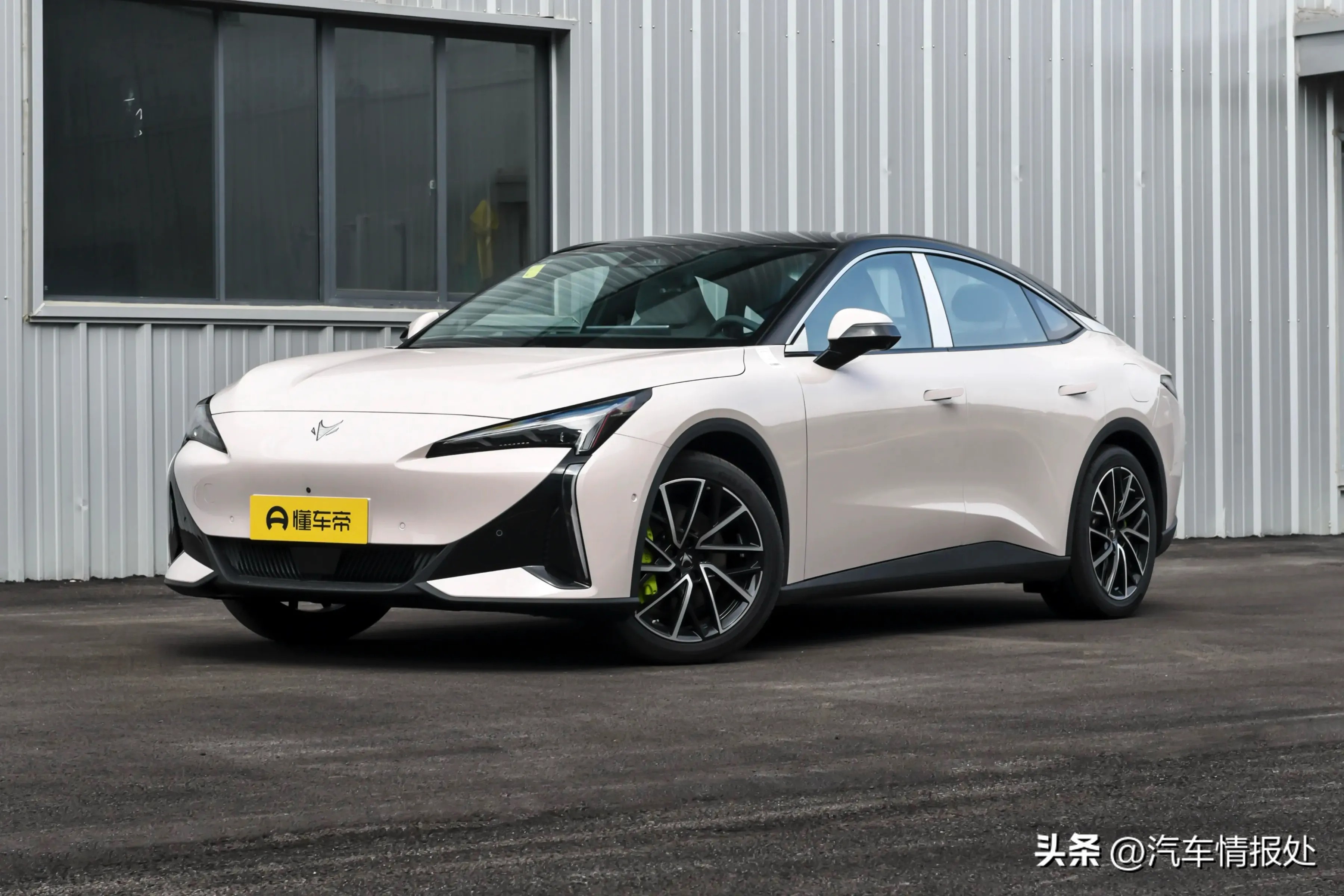 推荐10款10-15万降价力度最大的纯电轿车,看看哪款性价比更高(图20) 长续航智能轿车性价比_10-15万新能源汽车推荐_高底盘中轿车推荐