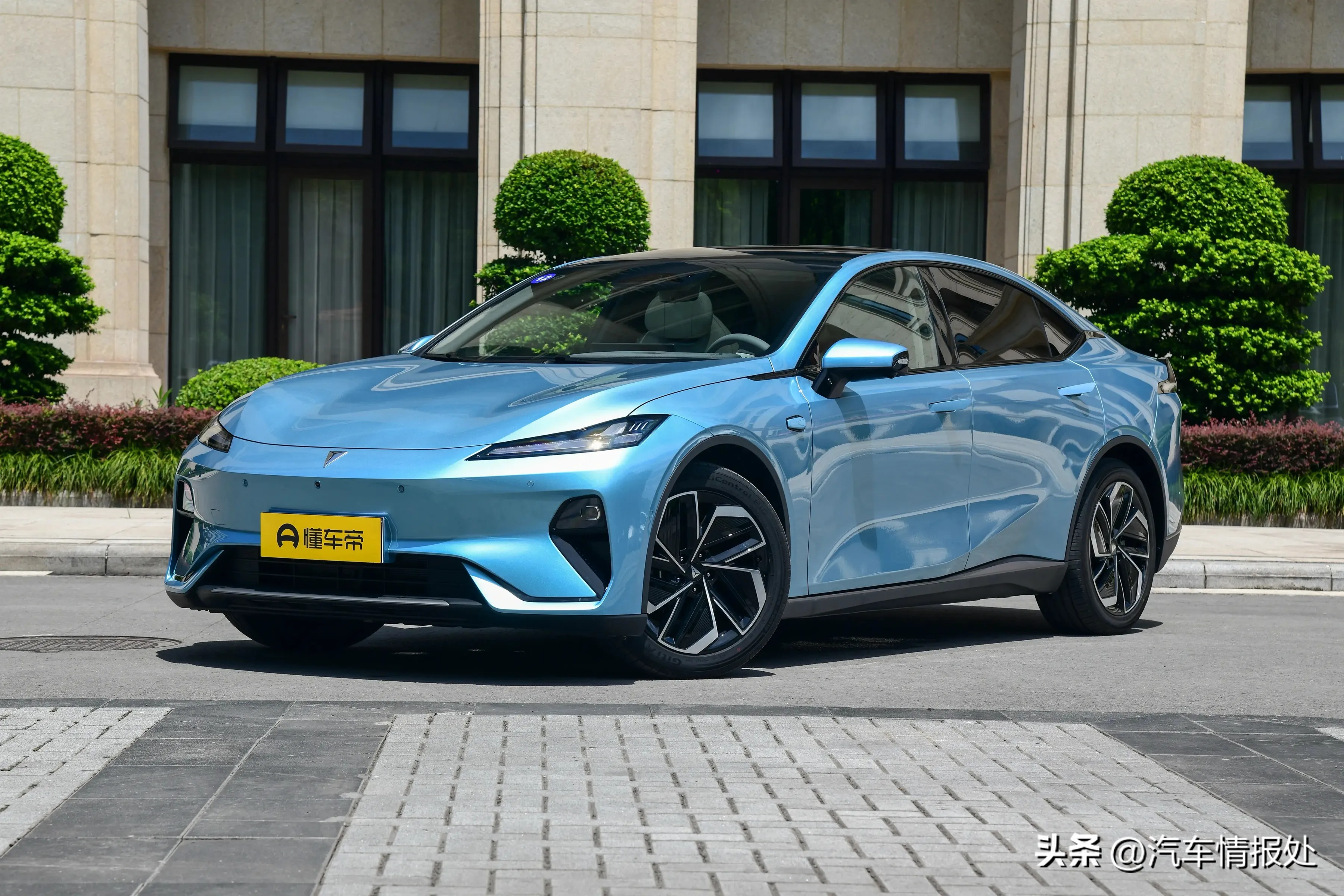 推荐10款10-15万降价力度最大的纯电轿车,看看哪款性价比更高(图23) 长续航智能轿车性价比_高底盘中轿车推荐_10-15万新能源汽车推荐