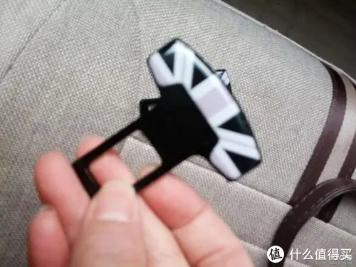 买了新车之后一般要买哪些配件?(图1) 不推荐的车载配件_买车配件推荐_新车必要的装饰 知乎