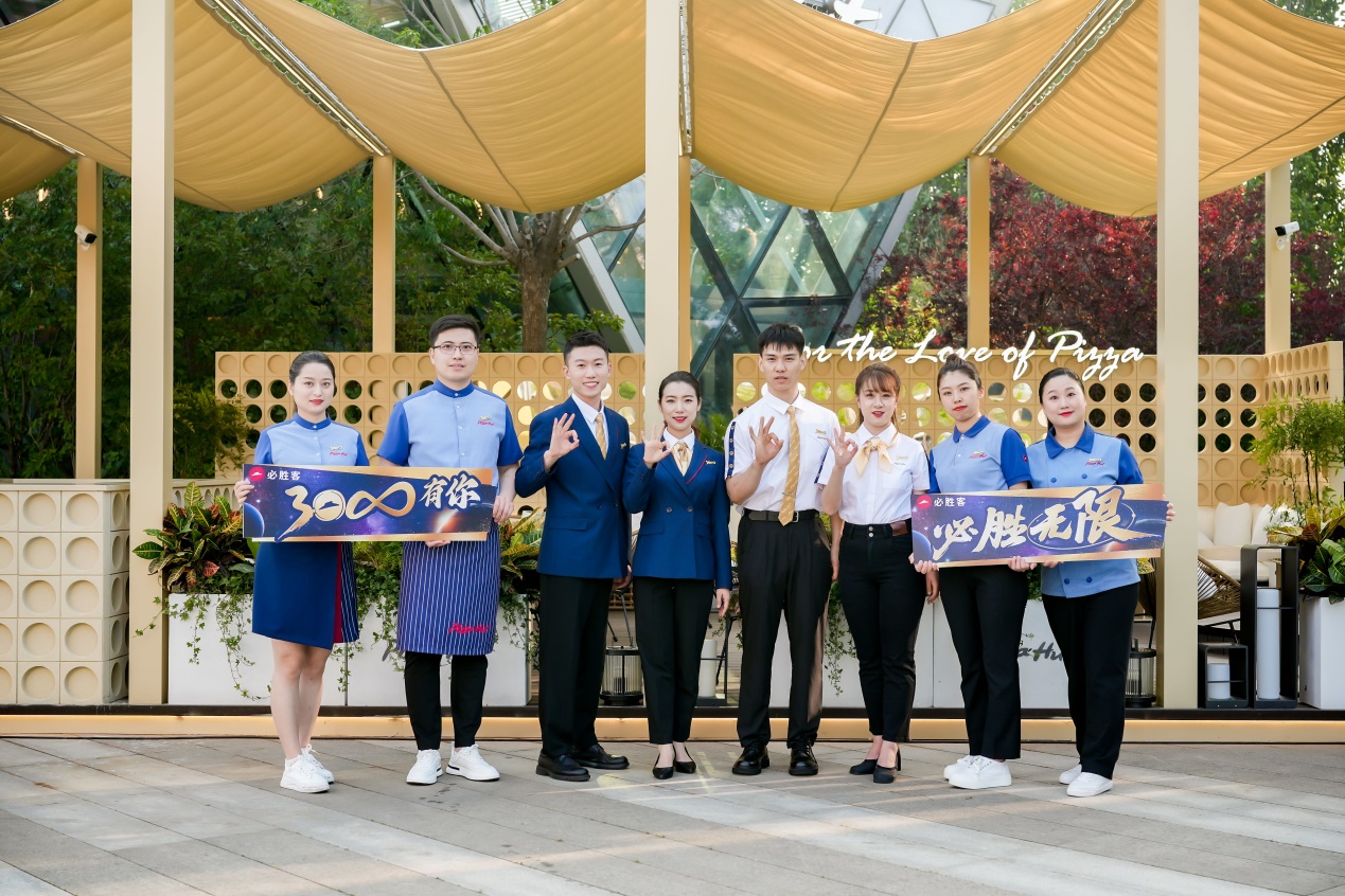 三十三年,比萨专家持续领跑餐饮行业(图14) 必胜客低碳环保餐厅_必胜客中国第3000家门店_设计美味比萨