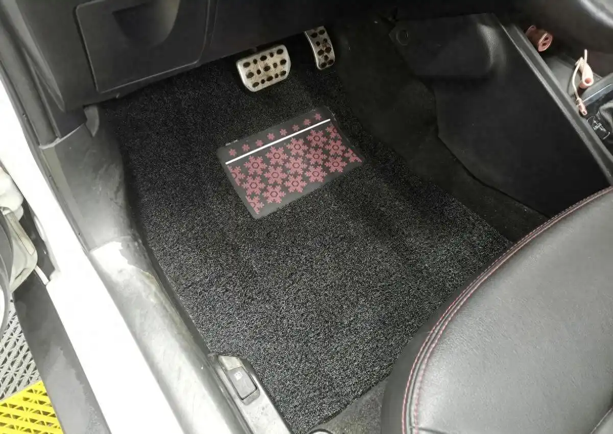 盘点买过最实用的汽车用品,以下几个汽车配件,提车后尽快加装(图1) 汽车脚垫_新车必要的装饰 知乎_行车记录仪